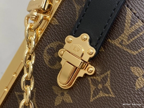 Affordable VUITTON Lucky LOUIS Trunk 0822